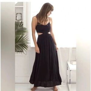 Aerie cut out maxi dress size S
No flaws